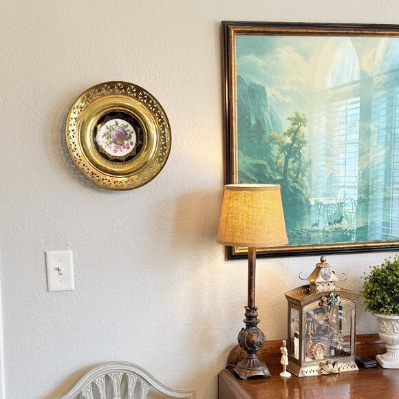 Vintage pair of Regency Bone China/Brass wall plates made in England - Picture 5 of 15